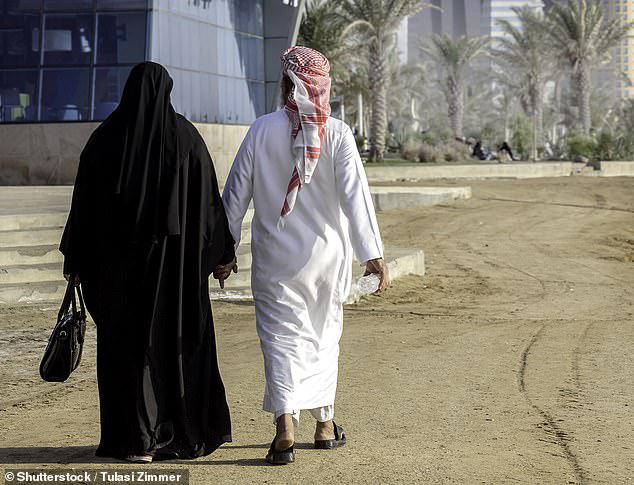 არაბი ქალი ქმარს იმის გამო ეყრება, რომ კაცი სახლის საქმეებში ეხმარება - "ჩხუბი მენატრება, ეს კი ჩემს რომანტიკოს ქმართან შეუძლებელია"