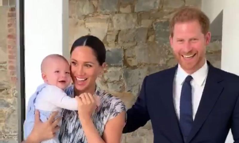 პატარა პრინცი 13 ფუნტიანი შარვლით - ჰარი და მეგანი აფრიკაში შეხვედრებს არჩისთან ერთად მართავენ