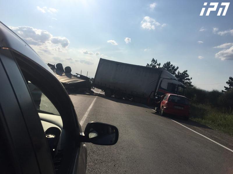 გარდაბანში ნეფე-პატარძლის მანქანა ტრაილერს შეეჯახა - არიან დაშავებულები