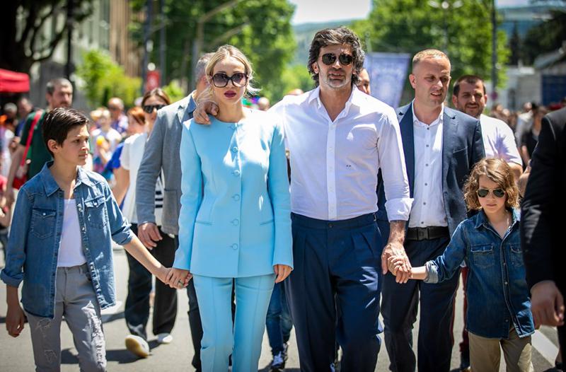 როგორ გამოყურებოდა ანუკი არეშიძე 26 მაისის საზეიმო ღონისძიებებზე - ფოტოები მერის "ფეისბუქიდან"