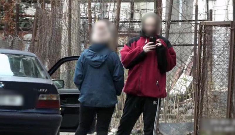 რას ყვება ბიჭი, რომელიც მშობლებთან ერთად ნარკორეალიზაციაზე დააკავეს: "ჩემს ოჯახს ძალიან გაუჭირდა, ამიტომ მე და ჩემმა ძმამ გადავწყვიტეთ ფულის შოვნის გზა გვენახა..."