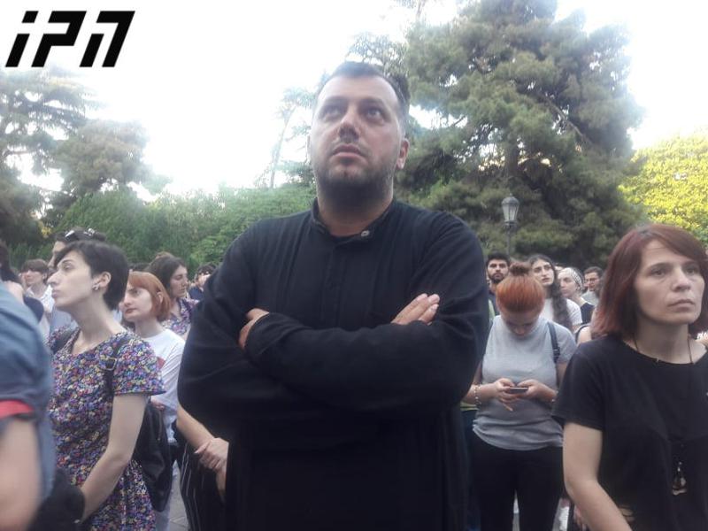 "დროა, ახალგაზრდობა გაემიჯნოს პოლიტიკურ სიბინძურეს" - პეტრე კოლხი პარლამენტთან განვითარებულ მოვლენებზე