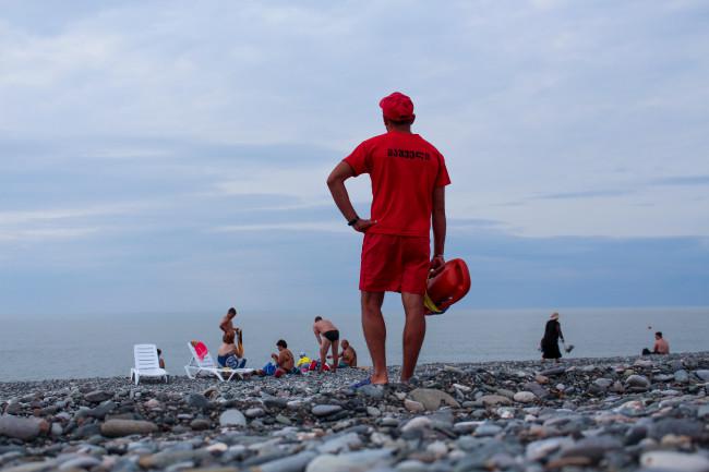 რატომ იზრდება დამხრჩვალთა რაოდენობა ზღვაზე - "გაწევ-გამოწევაა მაშველებთან ქალიან-კაციანად, უმრავლესობა დაუდევრობით იღუპება..."