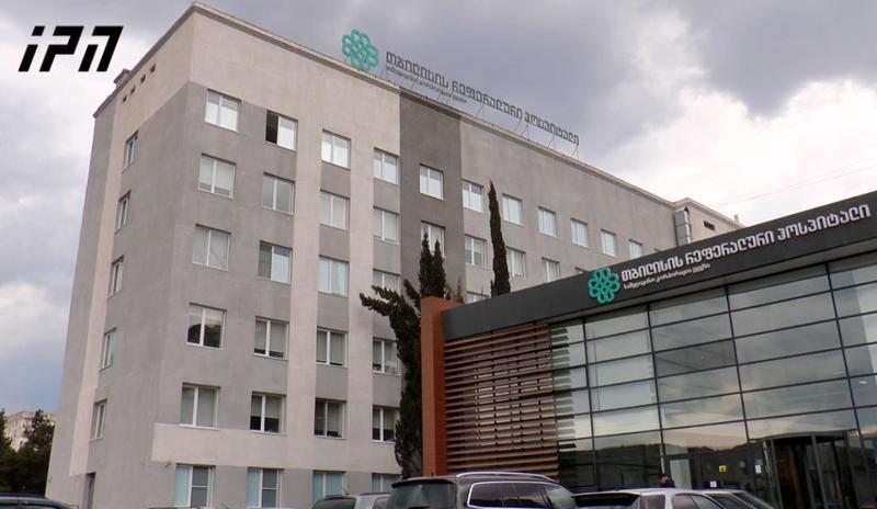 რას პასუხობს თბილისის რეფერალური ჰოსპიტალი მშობიარე ქალის ოჯახს, რომელიც ბავშვის გარდაცვალებაში ექიმებს ადანაშაულებს