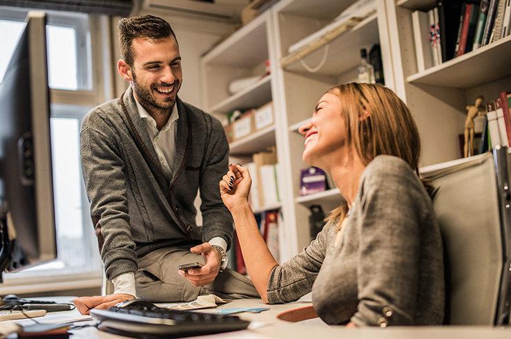 TOP 3 ნიშანი, რომელიც სამსახურში რომანს აბამს, მიუხედავად იმისა დაოჯახებულია თუ არა