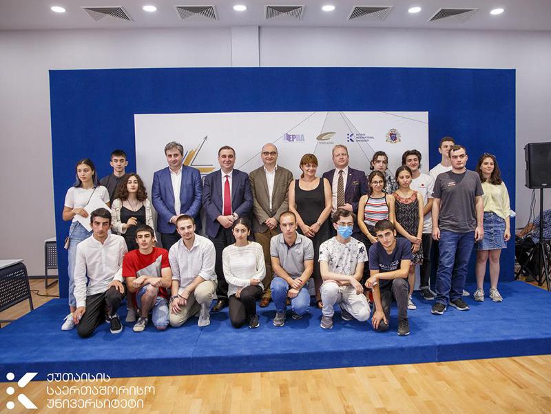 ქუთაისის საერთაშორისო უნივერსიტეტში მათემატიკური და ალგორითმული აზროვნების კონკურსის დაჯილდოება გაიმართა