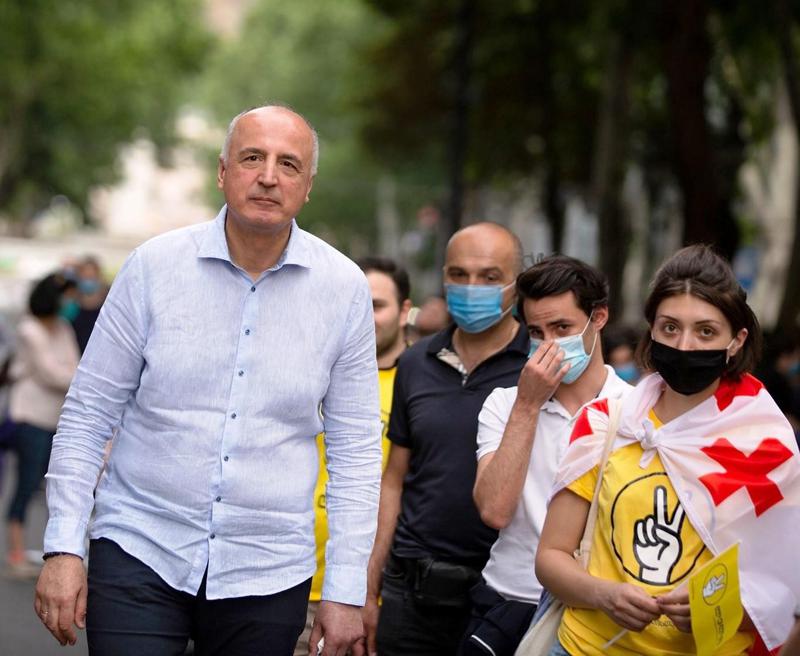 სახლი დიდ ბრიტანეთში, ბინები თბილისში, ნაკვეთები ბაკურიანსა და ციხისძირში - რა ქონებას ფლობს ბადრი ჯაფარიძე