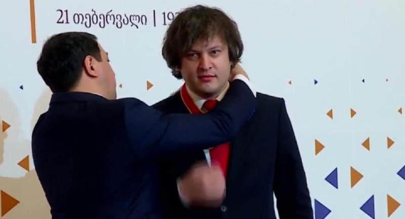 არჩილ თალაკვაძემ ირაკლი კობახიძე თავისუფლების საპარლამენტო ორდენით დააჯილდოვა