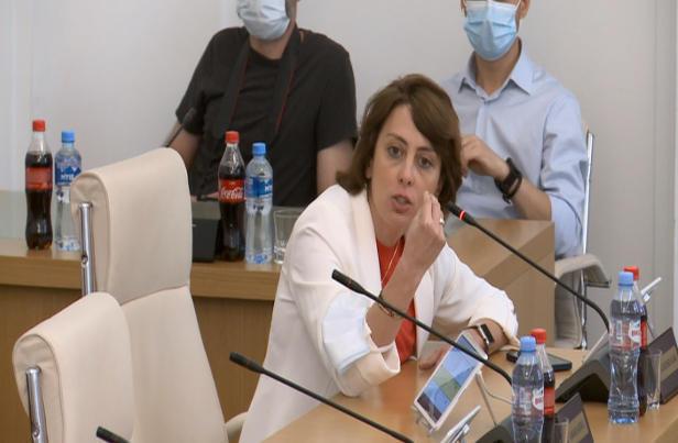"რა ხდება ისეთი, რომ გადაწყვიტეთ, პარლამენტი დაკეტოთ, ყაზარმად გადააქციოთ?" - ხატია დეკანოიძე კახა კუჭავას