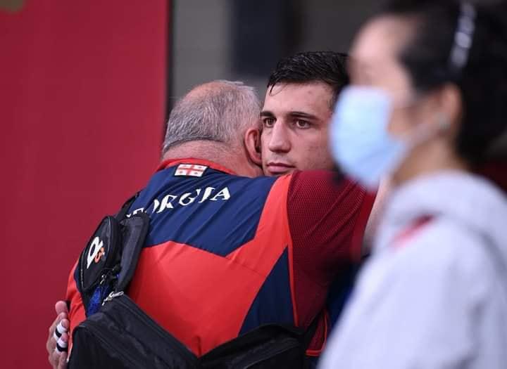 "მსგავსი მოცულობის ტექსტი, არცერთი სპორტული ტრავმის აღწერაზე არ მინახავს... ურთულესი იყო მდგომარეობა. ლაშა ბექაურს ჯერ კიდევ არ ვიცნობდი" - რას წერს ექიმი ოლიმპიური ჩემპიონის ტრავმაზე