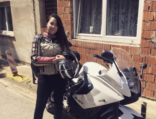 "უყვარდა ეს ქვეყანა, მოვწონდით ჩვენ... გაუგონარი ამბავია, როგორმე უნდა შევაჩეროთ ეს ისტერია!" - როგორ ეხმაურებიან "ფეისბუქზე" ავსტრალიელი ქალის გარდაცვალებას?