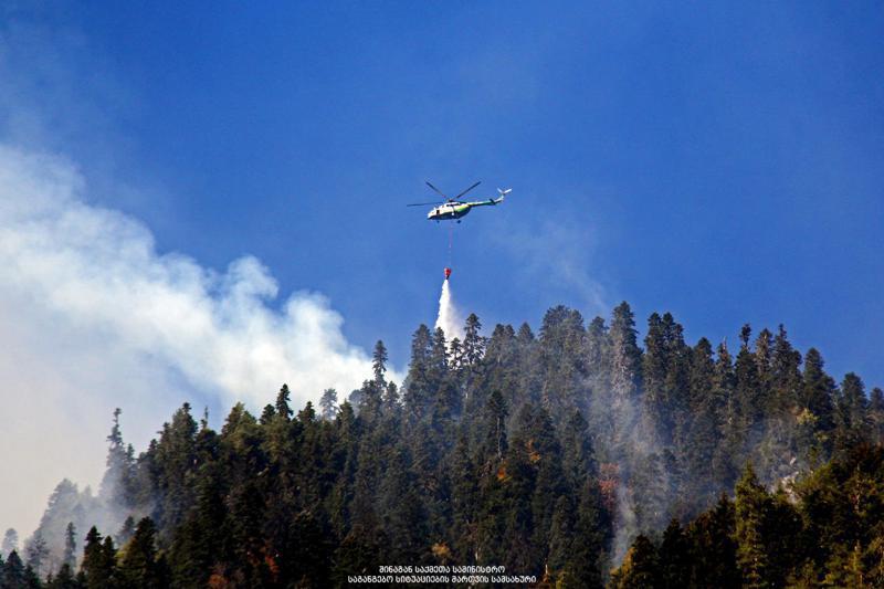 ყვარელში ხანძრის ქრობის სამუშაოებს ძლიერი ქარი და რთული რელიეფი აფერხებს - კახეთის გუბერნატორის კომენტარი