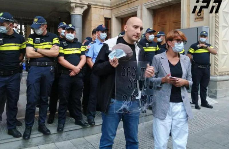 დაპირისპირება პარლამენტთან - "სტენსილი" დაგვალეწეს თავზე, პულივიზატორები მოგვპარეს"