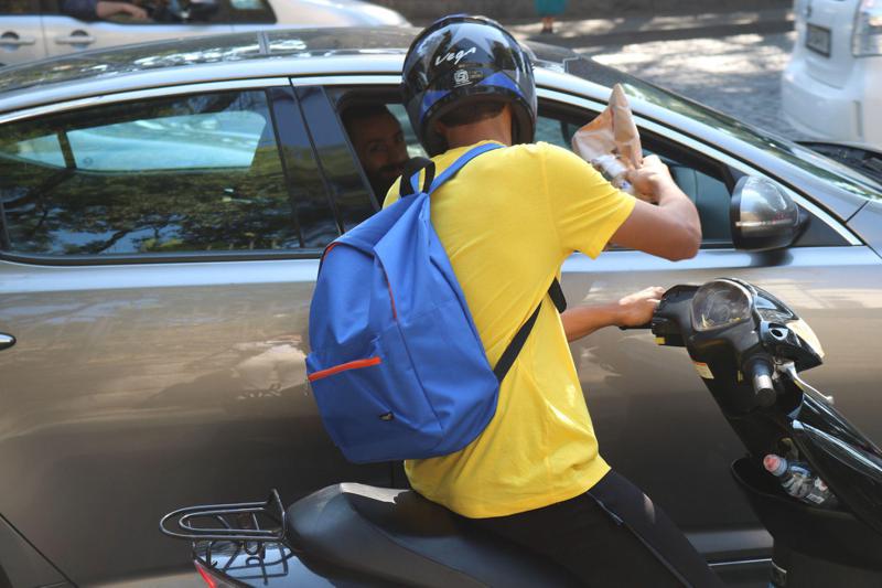 მოულოდნელი საჩუქარი მგზავრებს საცობში ვარაზის ხევზე