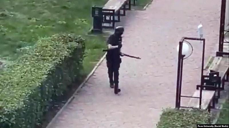 უმძიმესი კადრები პერმის უნივერსიტეტიდან, სადაც შეიარაღებულმა სტუდენტმა ცეცხლი გახსნა - რას წერდა სოციალურ ქსელში თავდამსხმელი