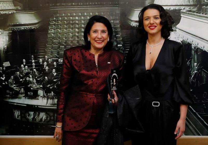 სალომე ზურაბიშვილი ხატია ბუნიათიშვილთან ერთად - რას წერს პიანისტით აღფრთოვანებული პრეზიდენტი და რა ფოტოებს აქვეყნებს შვეიცარიიდან