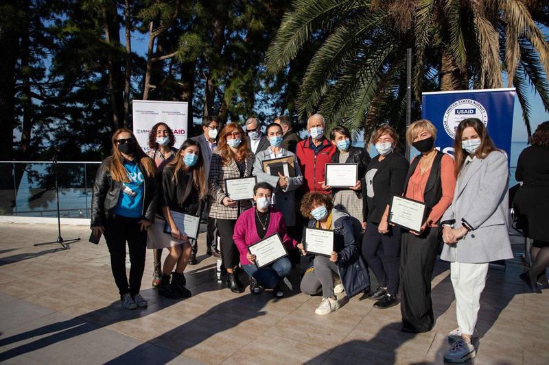 ფრინველებზე დაკვირვების მიმართულებით გადამზადებულ გიდებს ბინოკლები და სპეციალური ლიტერატურა გადაეცათ