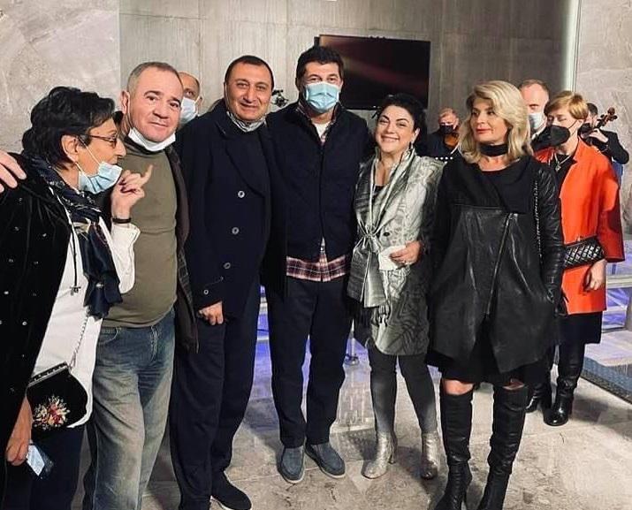 კახა კალაძის სამადლობელი წვეულება - ვინ ესწრებოდა ხალხმრავალ თავყრილობას და რა უთხრა ახალარჩეულმა მერმა მხარდამჭერებს?