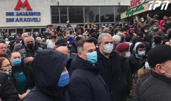 “ნაციონალური მოძრაობის” მხარდამჭერების აქცია თბილისში, რამდენიმე ადგილას მიმდინარეობს