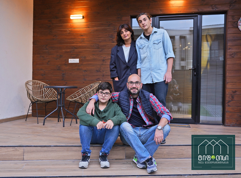 "ეს ამბავი დაიწყო ასე, ჩვენმა მეგობარმა იყიდა აქ სახლი, ჩვენ მოვედით სანახავად" - ლევან ხარაშვილი და თათა ფერაძე გვიზიარებენ ახალი ცხოვრების დეტალებს
