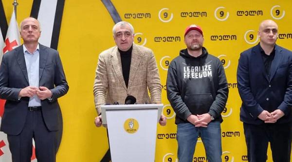 "ვაცხადებთ ზეპარტიულ მოძრაობას, ფართო საზოგადოებრივ პლატფორმას, რადგან ქვეყანა ისევ იმპერიის წიაღში ბრუნდება, ამას არ დავუშვებთ!"- მამუკა ხაზარაძე