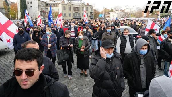 "ერთიანი ნაციონალური მოძრაობის“ ლიდერები და მხარდამჭერები რესპუბლიკის მოედანზე იკრიბებიან