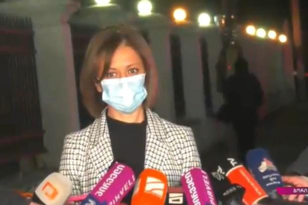 "სააკაშვილისთვის მოეწყო განსაკუთრებული პალატა... ტყუილია ინფორმაცია, რომ აქ MRT-ს აპარატი გამოსულია წყობიდან" - ტიკარაძის კომენტარი გორის ჰოსპიტალიდან