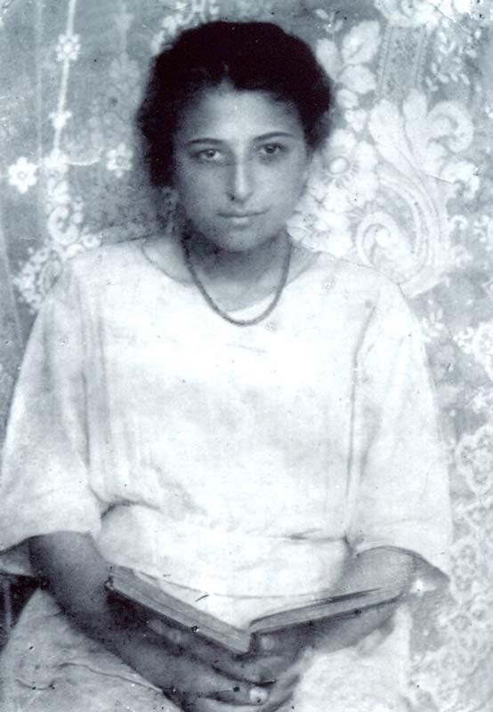 25 თებერვალი: საქართველოს ისტორიაში ერთ-ერთი ყველაზე მძიმე დღე და ულამაზესი მარო მაყაშვილის გულისშემძვრელი დღიური