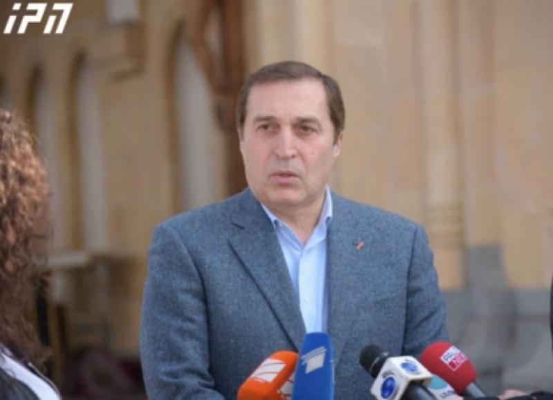 პაატა ბურჭულაძე მზად არის, შიმშილობა შეწყვიტოს, თუ მიხეილ სააკაშვილი გორის სამხედრო ჰოსპიტალში გადაყვანას დათანხმდება