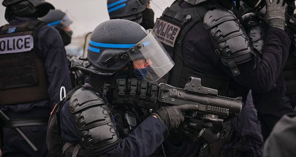 french_minister_warns_of_very_high_violence_5-72788.png