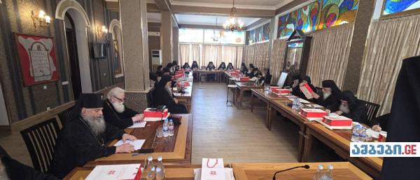 წმინდა სინოდის სხდომა დაიწყო - ფოტოები ისტორიული კრებიდან, სადაც მღვდელმთავრები დღეს 3 საპატრიარქო კანდიდატს გამოარჩევენ