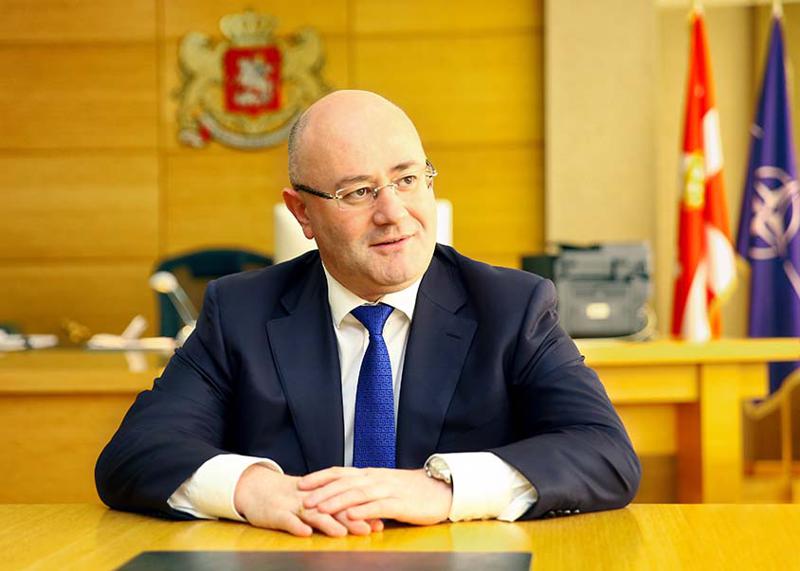 რა ქონებას ფლობს ლევან იზორია, რომელიც დაზვერვის სამსახურს უხელმძღვანელებს