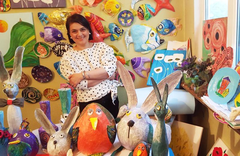 მასწავლებელი ოკუპირებული აფხაზეთიდან, რომელიც საქართველოს 5 საუკეთესო პედაგოგს შორისაა, მისი წიგნები კი ბესტსელერია