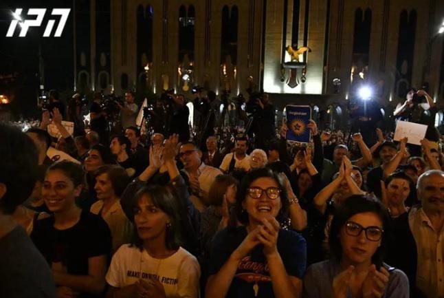 აქციის გამო რუსთაველის გამზირზე საავტომობილო მოძრაობა გადაიკეტა