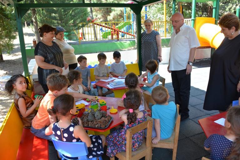 სიახლეები თბილისის ბაგა-ბაღებში - სად არ განახლდება სწავლა 16 სექტემბერს და რა პროდუქტები ამოიღეს ბავშვების კვების რაციონიდან