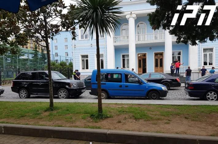 ბათუმის უნივერსიტეტში გამნაღმველები მუშაობენ