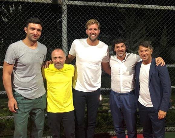 NBA-ის ლეგენდა დირკ ნოვიცკი ოჯახთან ერთად საქართველოში ისვენებს - "ზაზა დიდებული მასპინძელია..."