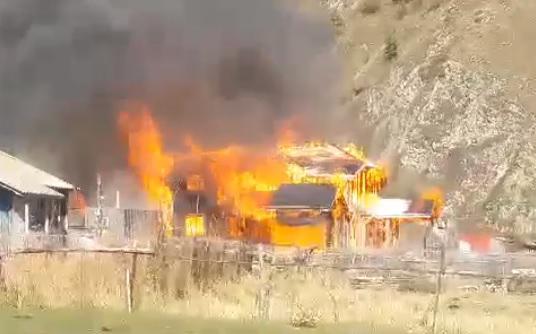 შატილში ერთადერთი საჯარო სკოლა იწვის