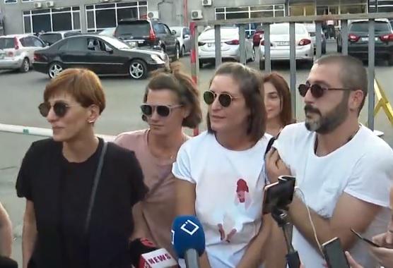 "რუსთავი 2" "კურიერის" თითქმის სრულმა შემადგენლობამ დატოვა - რა განცხადებები გააკეთეს ჟურნალისტებმა