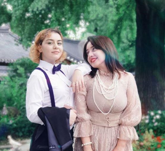 ქუთაისელი დების თავბრუდამხვევი ცხოვრება ქვეყანაში, სადაც გინება სირცხვილად ითვლება, პრეზიდენტზე ცუდად საუბარი კი - უზრდელობაა