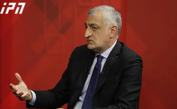 ხაზარაძე ივანიშვილთან შეხვედრას იხსენებს - "შოთაძე აკვირდებოდა საუბარს და ბოლოს ჩუმად ჩაილაპარაკა, რომ აქ საკამათოს ვერაფერს ხედავდა"