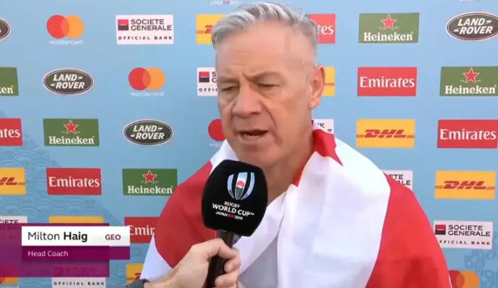 მილტონ ჰეიგის ემოციური ჟესტი ურუგვაისთან გამარჯვების შემდეგ - მან საქართველოს დროშა მოიხვია და გულშემატკივრებს მადლობა ქართულად გადაუხადა