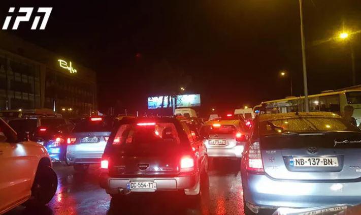 ბათუმი-ჩაქვის გზაზე მოძრაობა პარალიზებულია