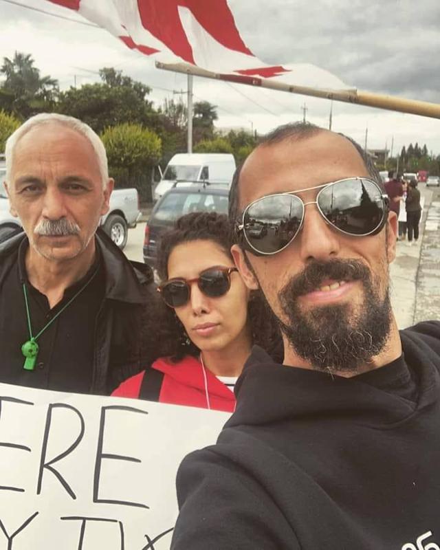 კაცი, რომელმაც ვარდების რევოლუციის დროს "ჰიმნი თავისუფლებას" ააჟღერა - ცნობილი სამოქალაქო აქტივისტის მამა 21 წელია პარლამენტში მუშაობს