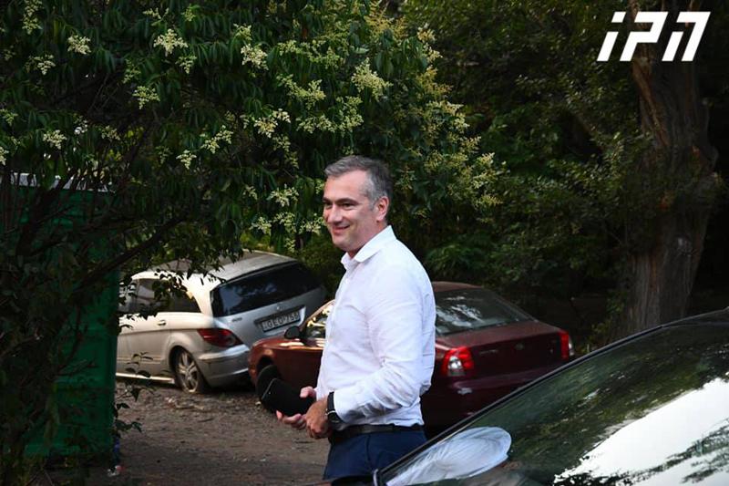 "გვარამია თანამშრომლებს ატყუებს, მის არხს კონკურენტად ვერ აღვიქვამთ" - "რუსთავი 2" განახლებული ბადით ეთერში რამდენიმე დღეში დაბრუნდება