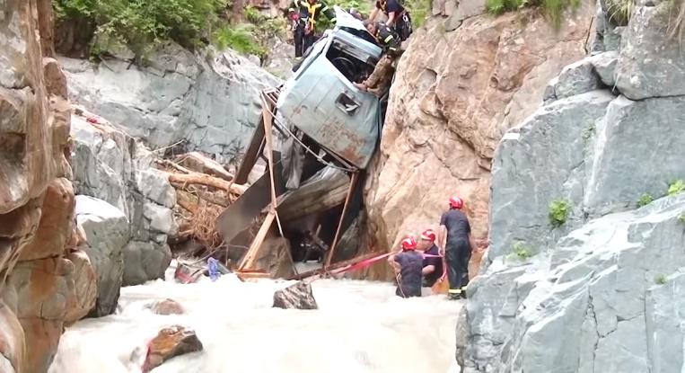 საგანგებო სიტუაციების სამსახური თუშეთში მომხდარი ავტოსაგზაო შემთხვევის შესახებ ვიდეომასალას ავრცელებს