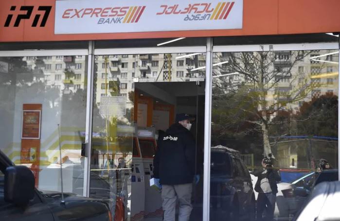 საბჭოს მოედნის ტერიტორიაზე "საქართველოს ბანკი" დააყაჩაღეს