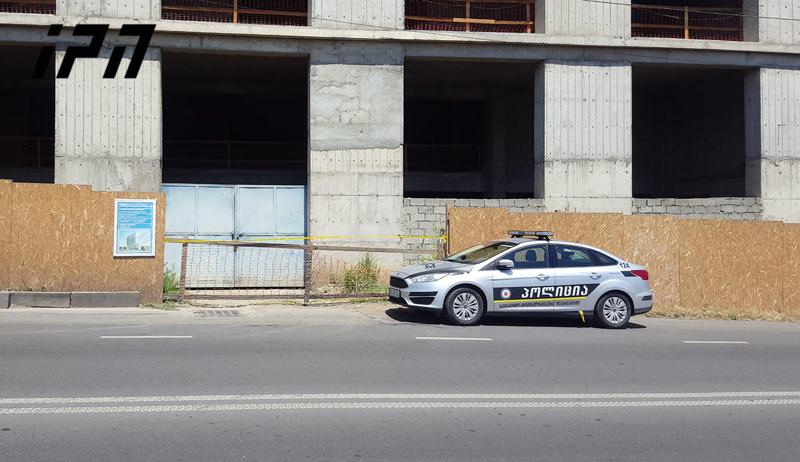 "წლების წინ მისმა ძმამ თავი მოიკლა... მამამ შვილის საფლავზე ჩამოიხრჩო თავი" - რას ყვებიან თბილისში დაღუპული არასრულწლოვანი მუშის შესახებ