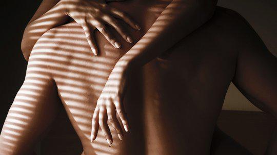 "საბნის ქვეშ არა!… არ მოიხსნათ საყურეები!" - სექსოლოგის 5 პრაქტიკული რჩევა დიდი ხნის სექსუალურ პარტნიორებს