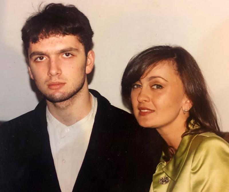 "ის მას ეკლესიაში ჰყავს ნანახი... სადარბაზოში შემოყვა, უკან მიეპარა და დანა დაარტყა" - რას ჰყვება დალი ჩიტალაძე მისი ვაჟის დაჭრაზე